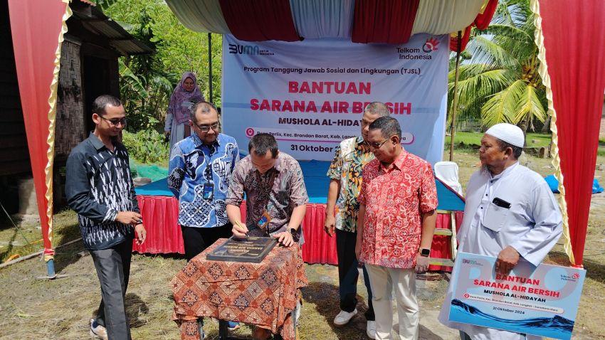 Berkat Telkom, Masyarakat di Sekitar Musholla Al-Hidayah Nikmati Air Bersih