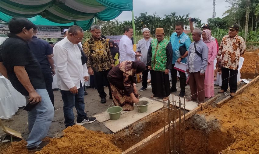 PJ Bupati Deliserdang Bersama Ketua PSI Sumut Laksanakan Peletakan Batu Pertama Rumah Tahfiz dan Musholla Allahu Ahad