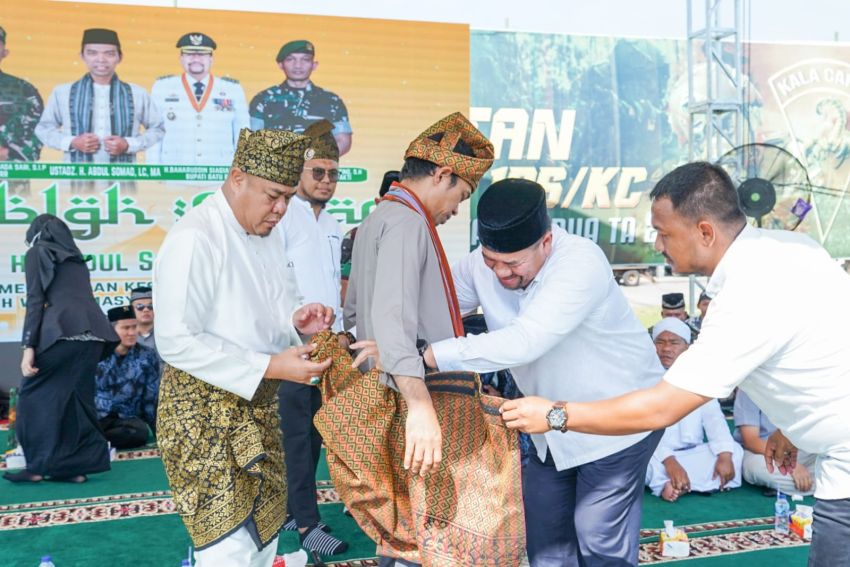 Turut Mendoakan Keselamatan Prajurit TNI Yonif 126 Yang Bertugas di Papua, Bupati Batu Bara Hadiri Tabligh Akbar Bersama UAS