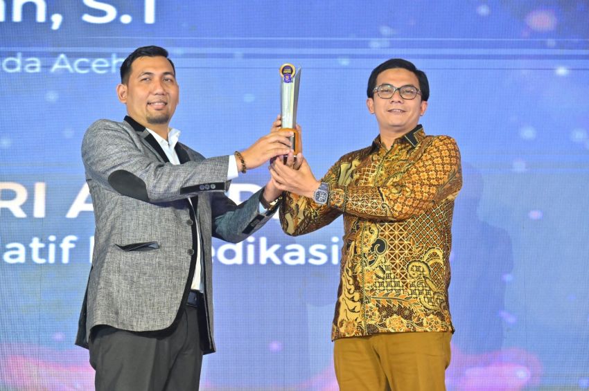 Anggota DPRK Banda Aceh Menerima Penghargaan The Aceh Post Awards 2025