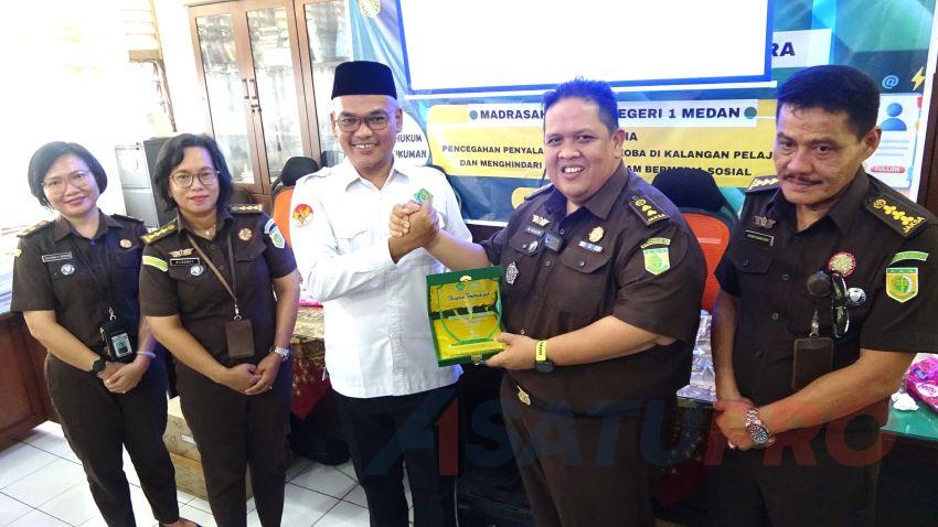 Kejatisu Ajak Pelajar MAN 1 Medan untuk Jauhi Hal Buruk Ini
