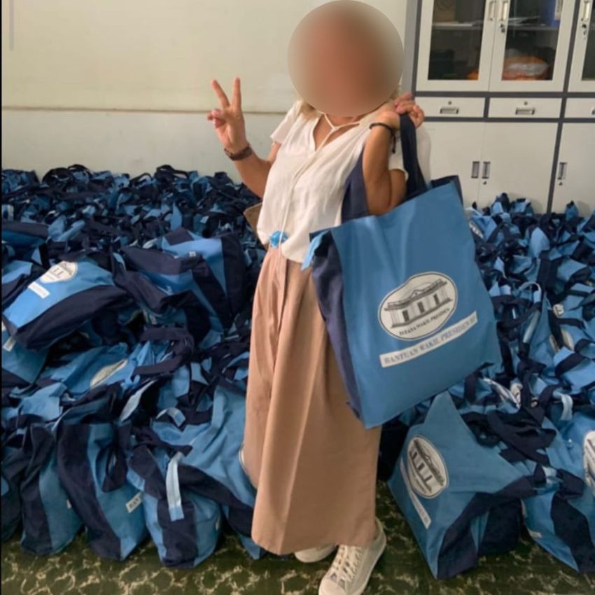 Wapres Gibran Bagikan Sembako untuk Relawan Bobby Nasution