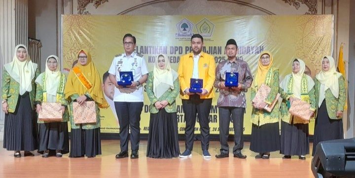 Hj T Nazlah Chairani Pimpin Pengajian Al Hidayah Medan