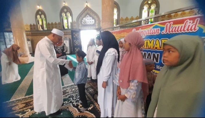 IKAL SMA Negeri 6 Peringati Maulid Nabi dan Santuni Anak Yatim Piatu