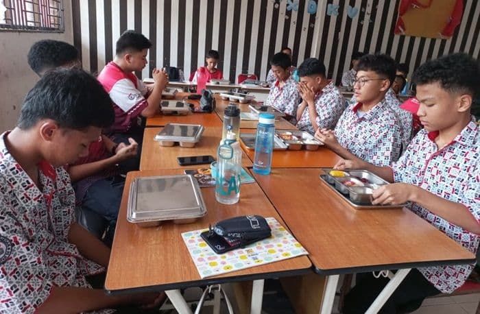 Siswa SMK Telkom 1 Medan Antusias Terima Program Makan Bergizi Gratis: &ldquo;Lebih Hemat dan Enak&rdquo;