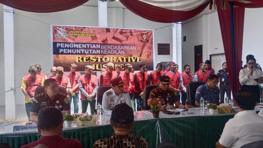 Kejari Belawan Gelar RJ Kepada 21 Tersangka Pencurian Besi PT ARB