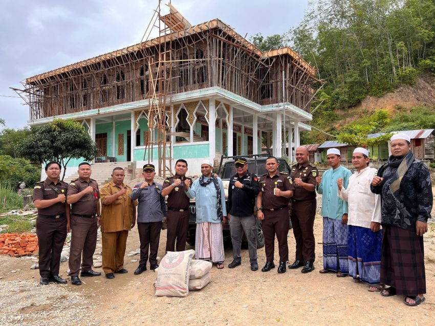 Kejari Madina Tunjukkan Wajah Humanis: &ldquo;Adhyaksa Peduli&rdquo; Dukung Pembangunan Pondok Pesantren di Salambue