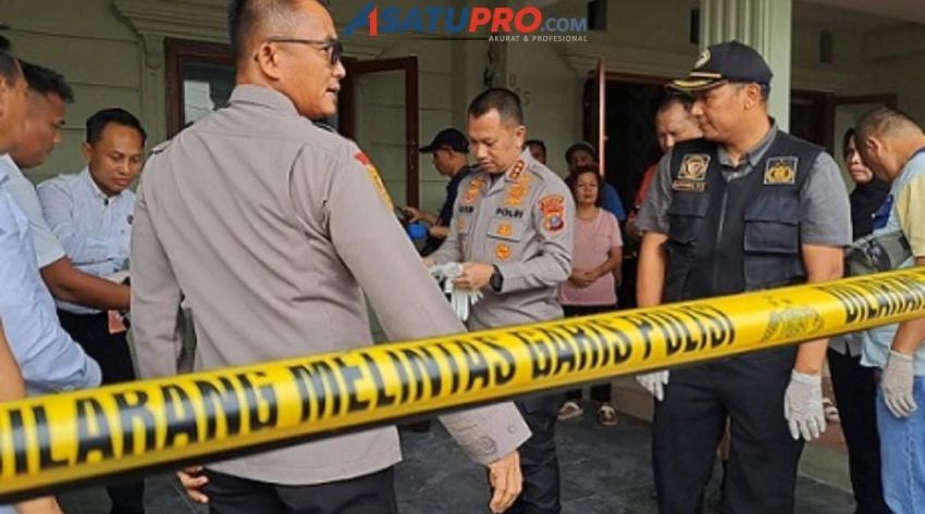 Tim Labfor Polda Sumut Bersama Tim Inafis Polrestabes Medan Melaksanakan Proses Penyelidikan Komprehensif Pasca Kebakaran Rumah Hakim Khamozaro Waruwu