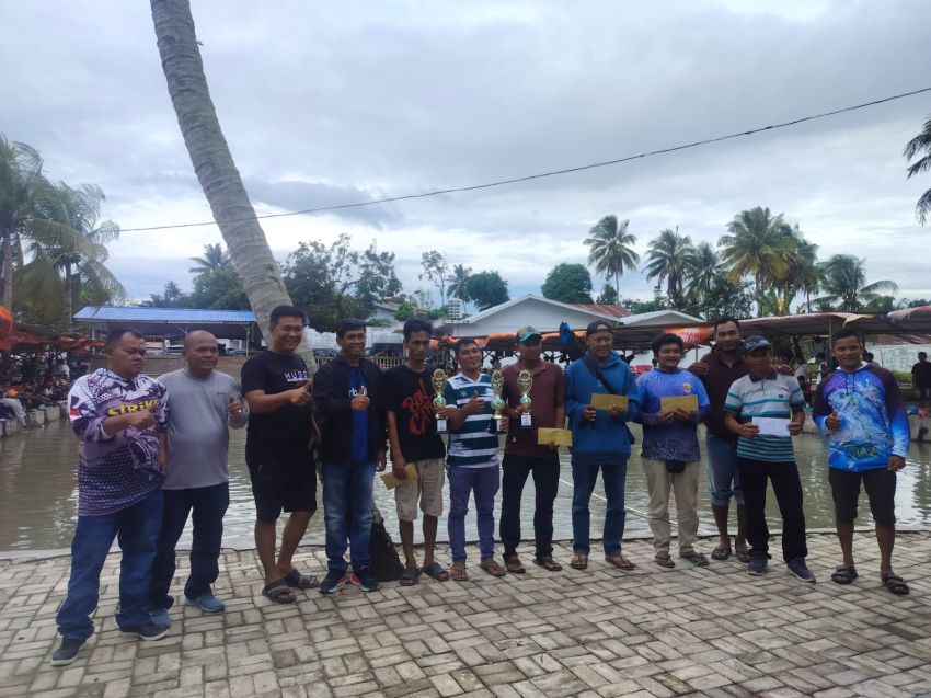 Kasat Narkoba Polres Pematangsiantar Hadiri Turnamen Arisan Ikan Mas di Kolam Pancing Pak R.T.