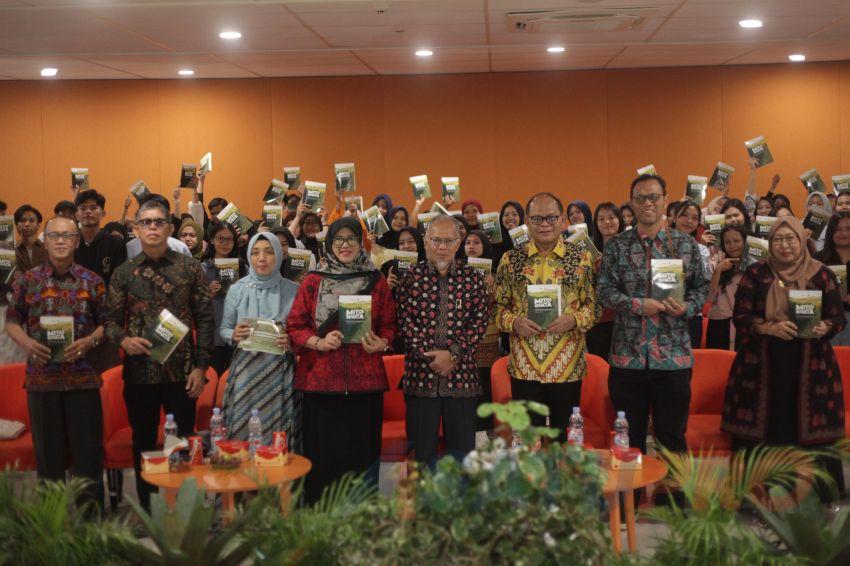 Lewat Bedah Buku "Mitos vs Fakta Sawit", Mahasiswa Se-Jambi DIbekalI ilmu dari BPDP dan PASPI