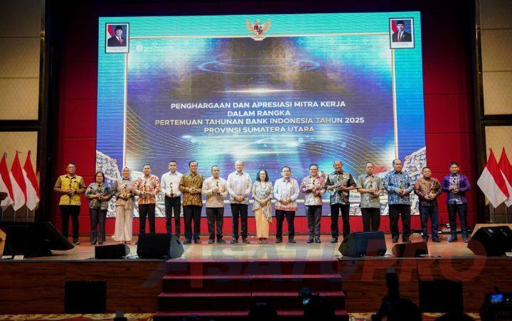 Bupati Ondim Terima Penghargaan di Hotel Mewah Saat Warga Langkat Kesulitan Atasi Banjir