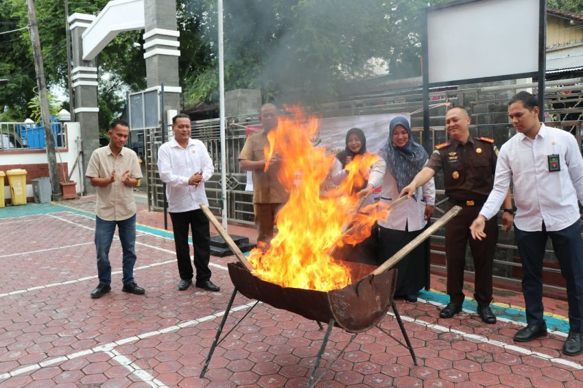 Kejaksaan Negeri Sabang Melakukan Pemusnahan Barang Bukti Perkara Pidana Yang Telah Memiliki Kekuatan Hukum Tetap Tahun 2025