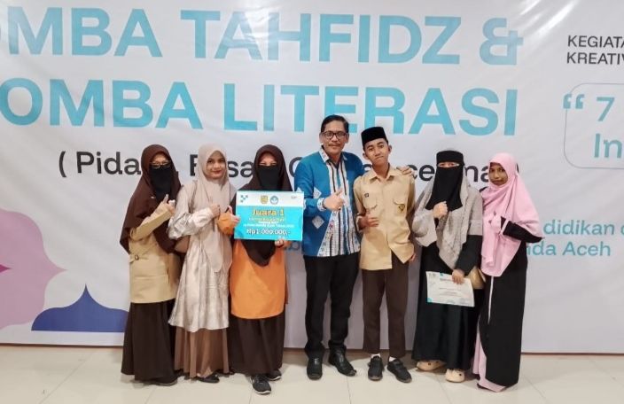 Siswa SMP Mishrul Huda Malikussaleh Raih Juara 1 Pidato Putri Dalam Lomba Literasi Se Banda Aceh