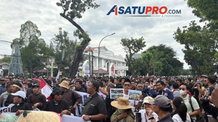 Demo Tutup PT TPL: Ribuan Massa Aksi Minta Gubernur Sumut Bobby Nasution Temui Mereka dan Tuntut Usir TPL