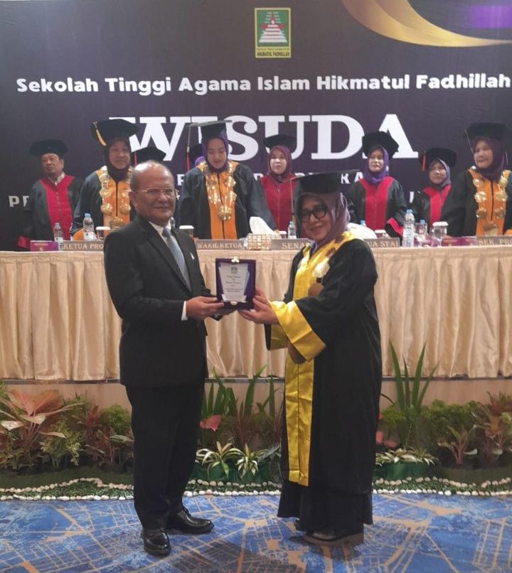 STAI Hikmatul Fadhilah Wisuda 50 Sarjana Pendidikan Agama