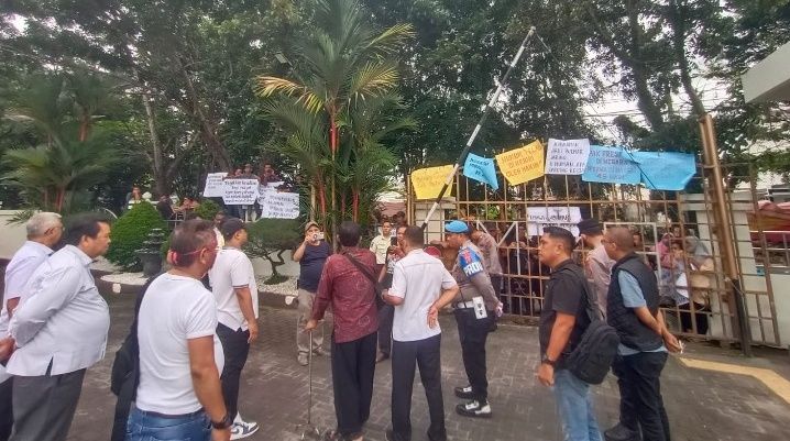 Ratusan Massa "Serbu" Kantor Pengadilan Tinggi Medan