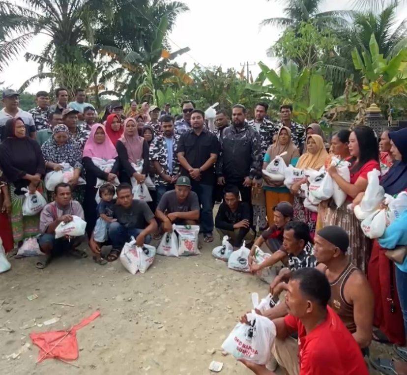 Dedek Ray Terobos Lokasi Banjir di Langkat, Salurkan Bantuan Ketum BAPERA