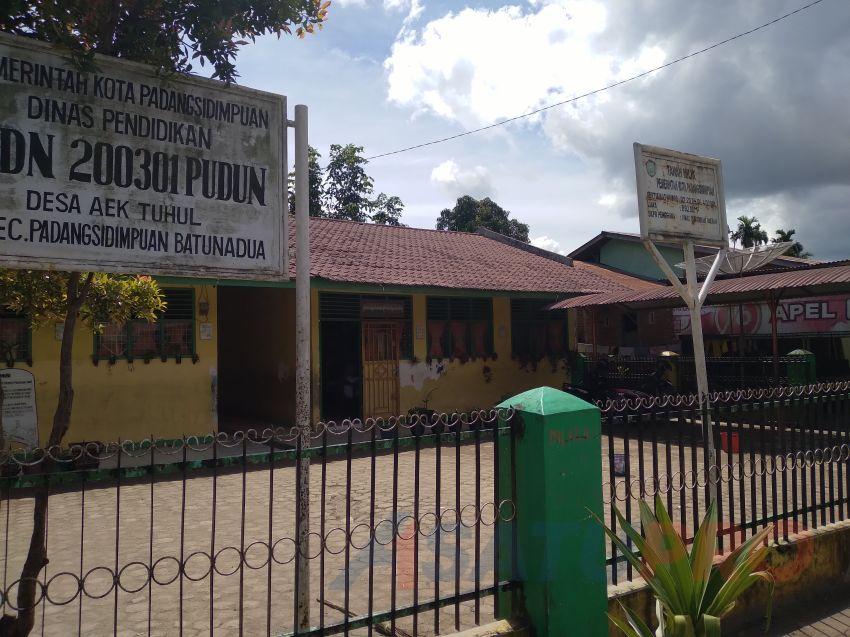 Ketua Arif Lubis Dengan Status Tersangka Diduga Abaikan Arahan Kejaksaan Saat Tinjau Lapangan RKB 2003 01