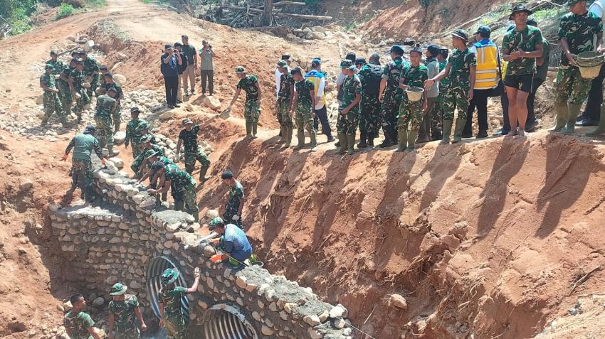 Kasum TNI Letjen Richard Tampubolon Kunjungi Tapteng Lihat Penangan Banjir Serta Pemulihan Infrastruktur