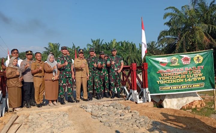 Pangdam I/BB Tinjau Jembatan Bailey Penghubung Antar Kecamatan di Kab Langkat ,Warga Apresiasi TNI AD