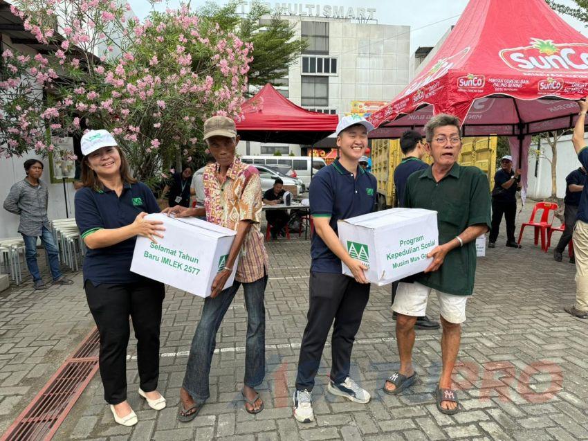 Sambut Tahun Baru Imlek 2577, Musim Mas Bagikan Ratusan Paket Sembako ke Masyarakat Prasejahtera