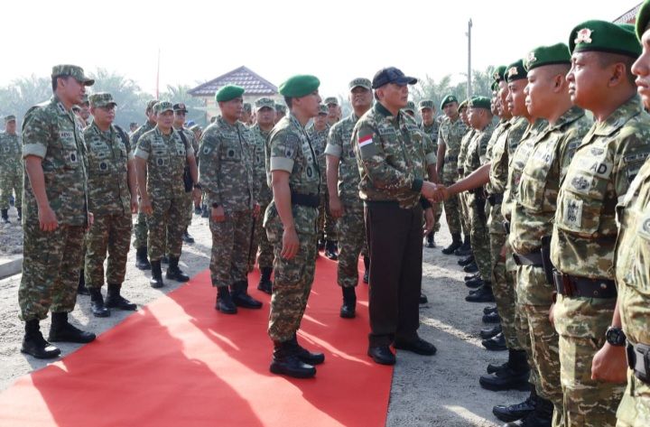 Pangdam l/BB dampingi Menteri Pertahanan RI Tinjau Markas Yonif TP 852/ABY di Kabupaten Deli Serdang
