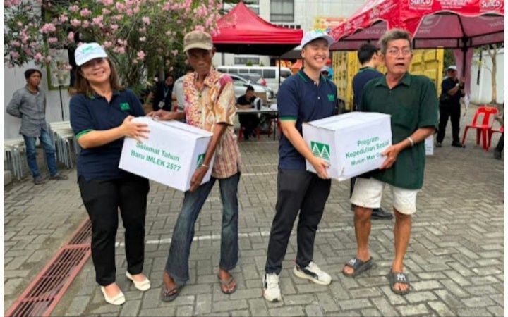 Sambut Imlek 2577 Musim Mas  Salurkan 350 Paket Sembako Kepada Masyarakat