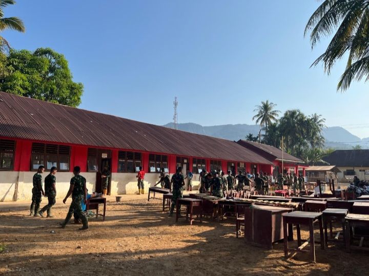 Satgas Gulbencal Kodam I/BB Bersihan dan Cet SDN 155680 di Bonalumban Tukka