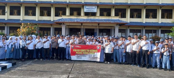 Kasat Binmas Polres Tebing Tinggi Pimpin Program Police Goes to School di Perguruan Yapim
