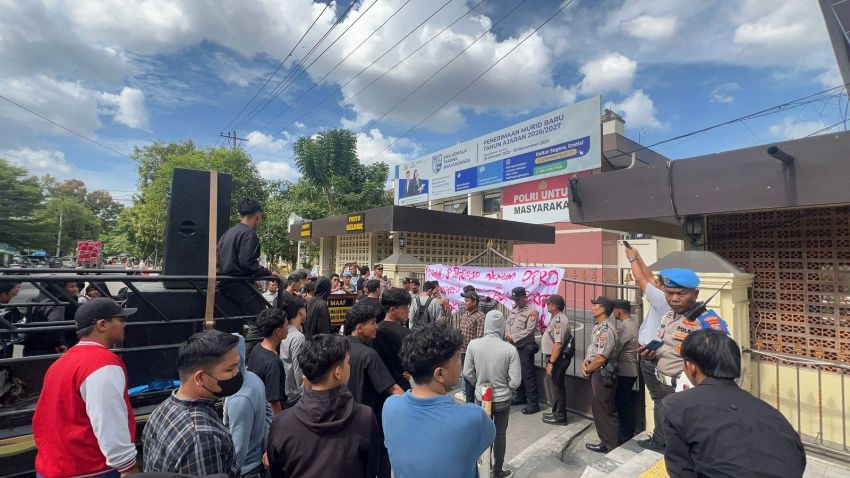 LPM Sunggal Kembali Gelar Aksi Jilid IX di Polrestabes Medan, Desak Oknum Anggota DPRD Deli Serdang Inisial JWG Diperiksa Terkait Dugaan Pengeroyokan