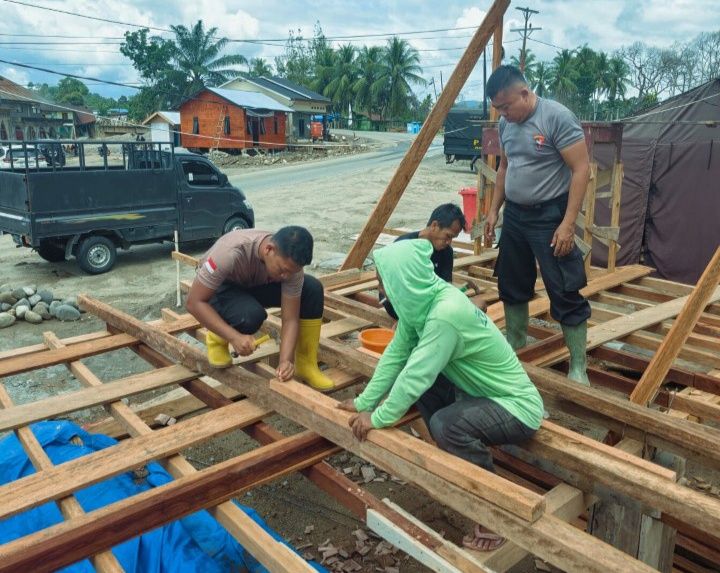 Brimob Polda Sumut Kawal Normalisasi Sungai Garoga