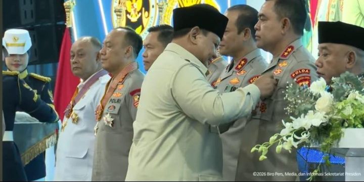 Presiden Prabowo Anugerahkan Satyalancana Wira Karya Kepada Kapolda Sumut