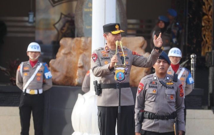 Wakapoldasu Anugrahkan 136 Personel Satyalancana Kesetiaan Dalam Rangka Hari Kesadaran Nasional