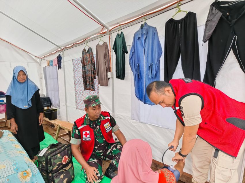 Satgas Gulbencal Kodam I/BB Berikan Pelayanan Kesehatan Bagi Warga Terdampak Bencana