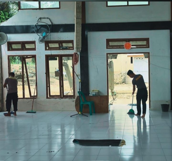 Brimob Perbaiki Fasilitas Masjid Demi Kenyamanan Umat Jelang Masuknya Bulan Suci Ramadhan 1448 H