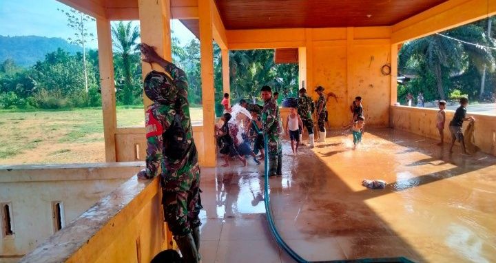 Satgas TMMD Ke-127 Kodim 0212/Tapsel Laksanakan Pembersihan Fasilitas Umum