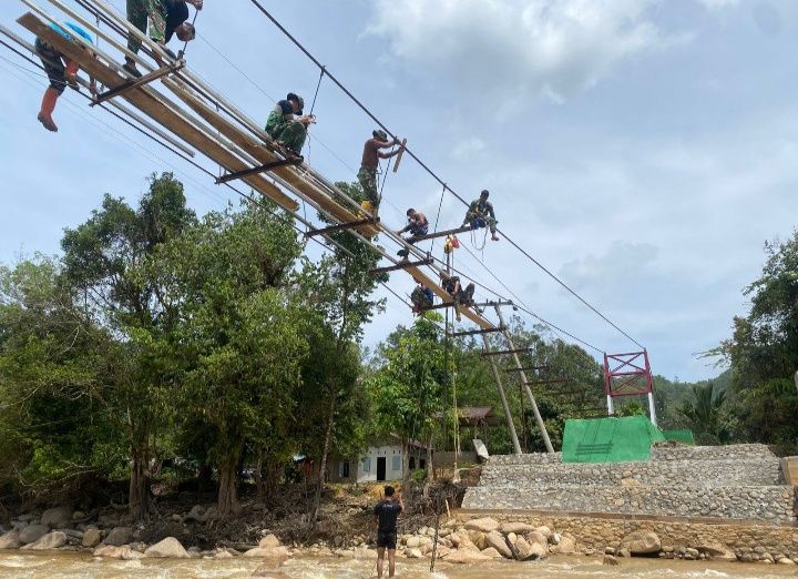 Semangat dan Kerja Keras Prajurit Yonarhanud 11/WBY Tuntaskan Pembangunan Jembatan Perintis Garuda di Desa Sipan