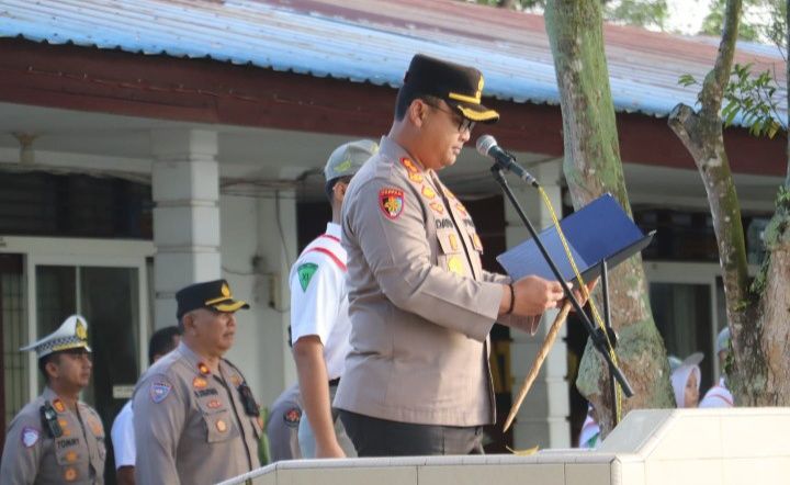 Kapolres Langkat Pimpin Upacara Bendera di SMAN 1 Stabat, Tekankan Disiplin, Anti Narkoba dan Bijak Bermedsos