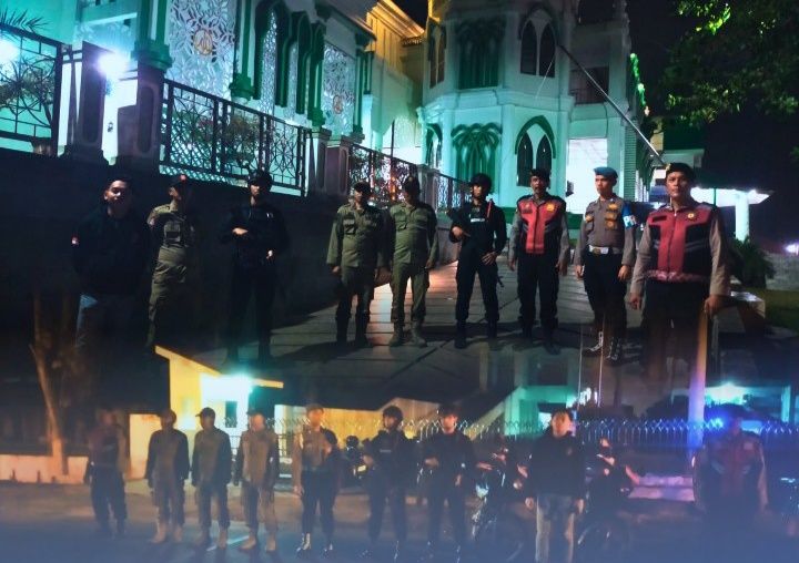 Patroli Asmara Subuh, Brimob Poldasu dan Kodim 0204/DS Berikan Rasa Aman Bagi Masyarakat Tebing Tinggi