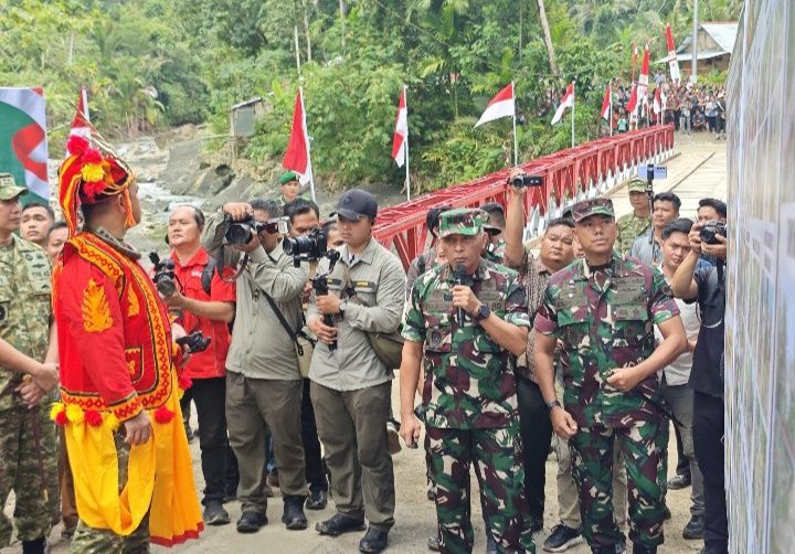 Kasad Resmikan Jembatan Bailey Type 2-1 Penghubung Desa Sifalago Gomo dengan Desa Balohili Gomo