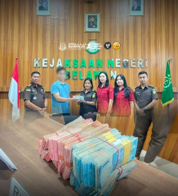 Kejari Belawan Terima Uang Penganti Korupsi Mantan Kepsek SMAN 16 Medan Sebesar Rp. 220 Juta