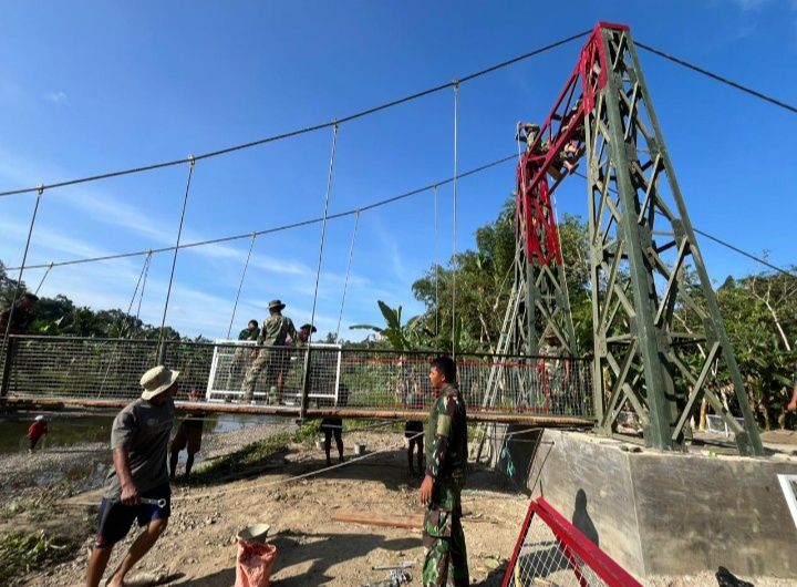 Kodim 0213/Nias Rampungkan Jembatan Gantung di Desa Sanawuyu
