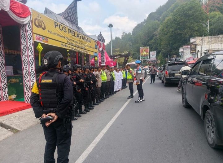 Brimob Sumut Siaga di Parapat, Pastikan Wisatawan Aman Saat Ops Ketupat Toba 2026