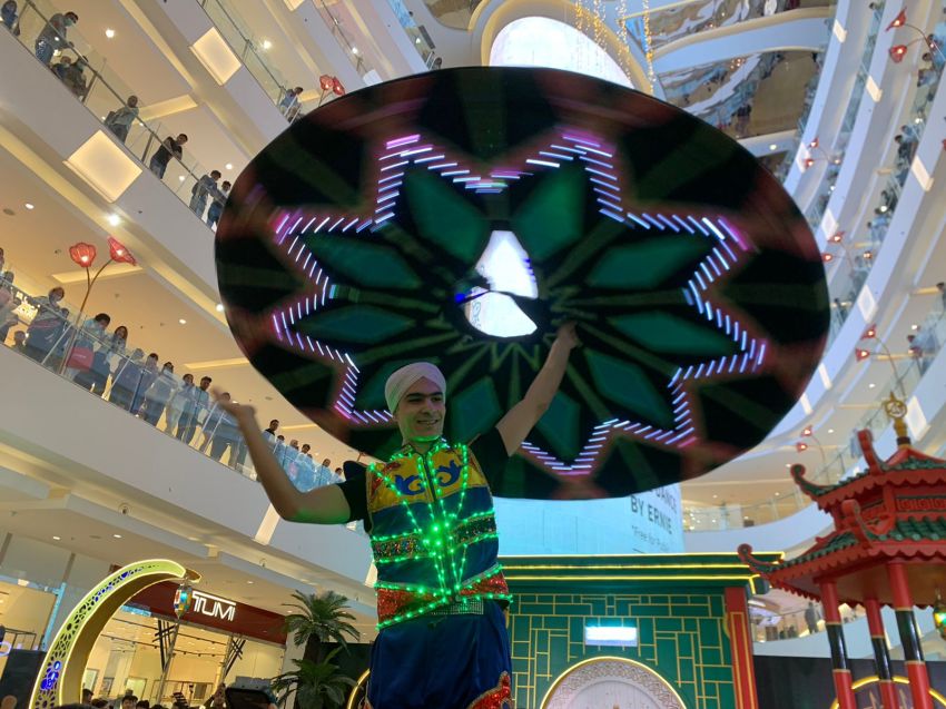Tari Tanoura dari Maroko Pukau Pengunjung di Delipark Mall Medan