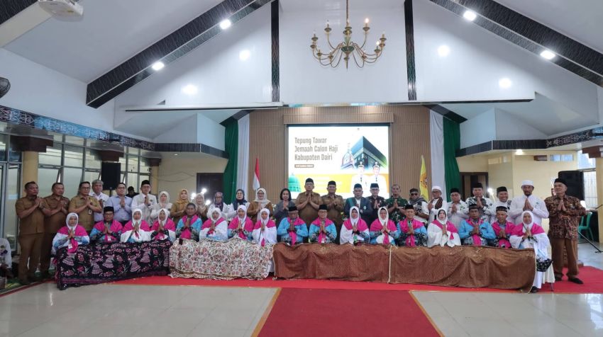Vickner-Wahyu Tepung Tawar 17 Orang Calon Haji Kabupaten Dairi