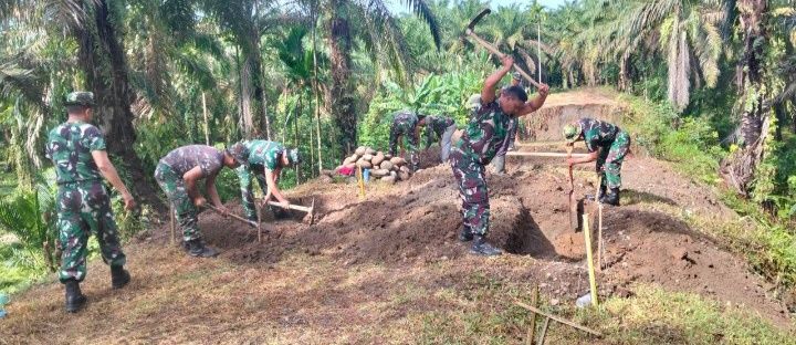 Kodim 0203/Langkat Mulai Pembangunan Jembatan Gantung Penghubung Antar Lingkungan di Kuala