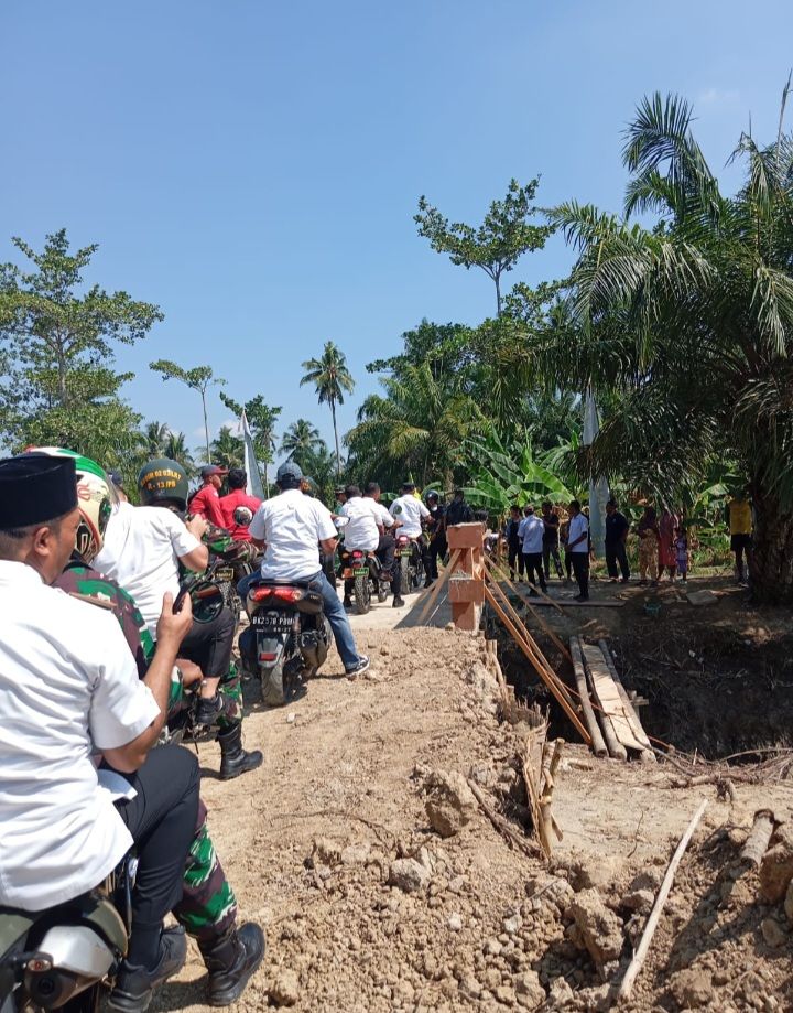 Bersama Wakil Bupati Langkat, Dansatgas Tinjau Pembangunan Jembatan