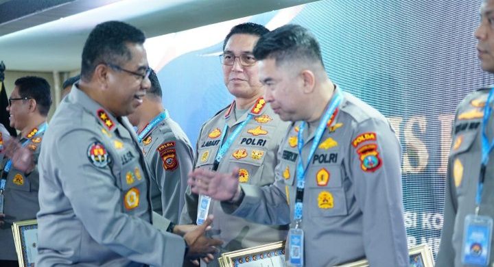 Kabid Humas Poldasu Kombes Pol. Dr. Ferry Walintukan, S.IK. SH., MH Bawa Nama Harum Poldasu, Raih Dua Penghargaan Dari Divisi Humas Polri