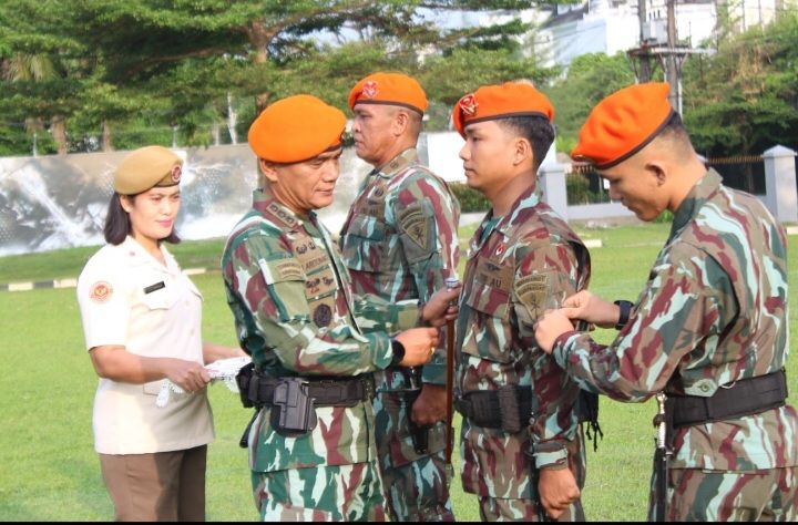 Tiga Perwira Satu Bintara Resimen Arhanud 1 Pasgat Naik Pangkat "Komandan Resimen Arhanud 1 Pasgat Ucapkan Selamat"