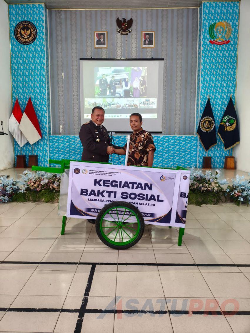 Dari Jeruji Ke Gerobak, Kalapas Padangsidimpuan Bekali Keluarga Napi